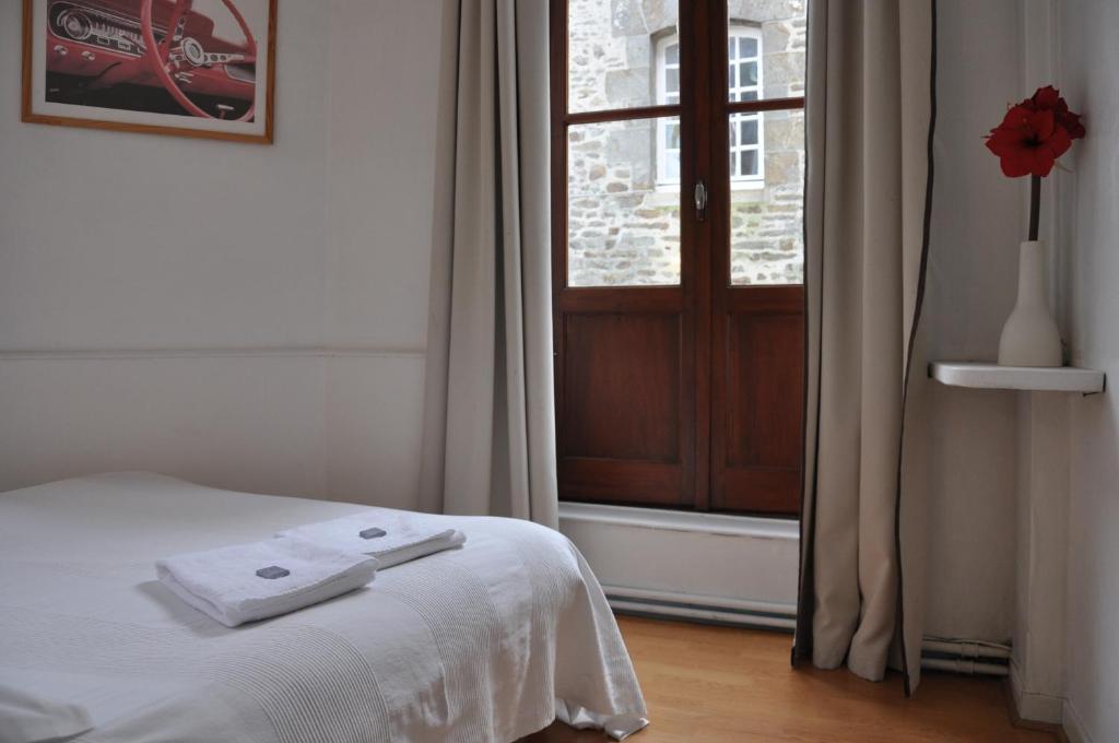 Cafe Hotel Du Theatre Dinan Eksteriør billede