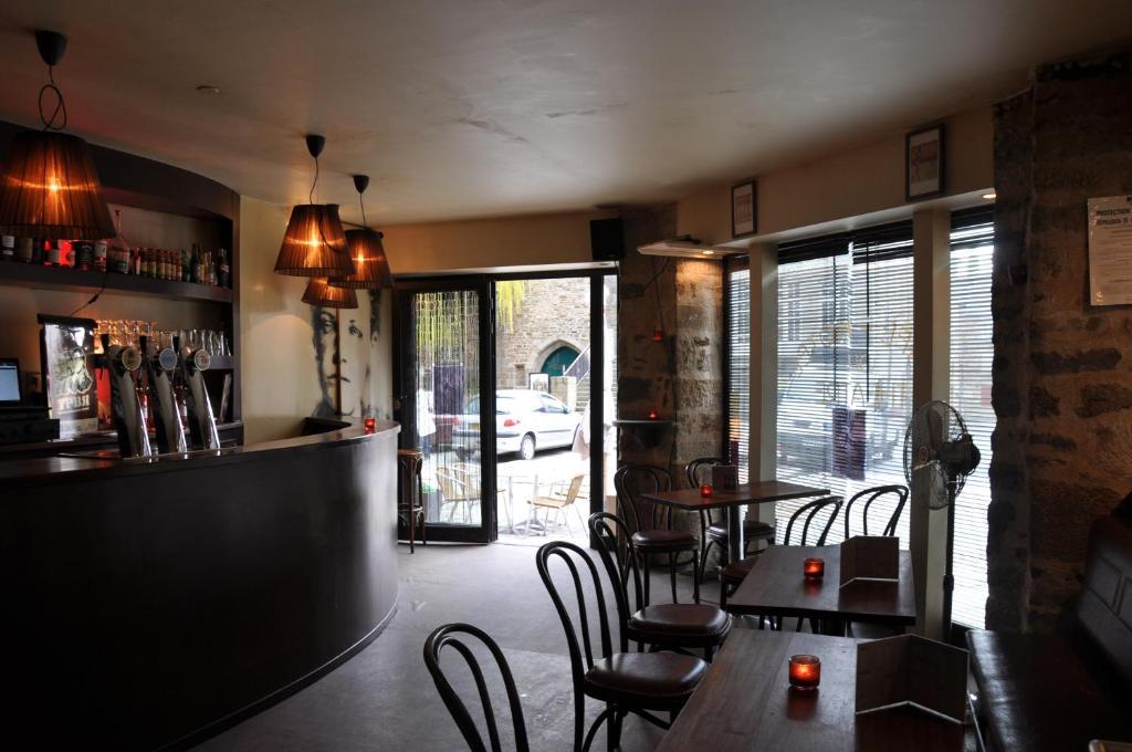 Cafe Hotel Du Theatre Dinan Eksteriør billede